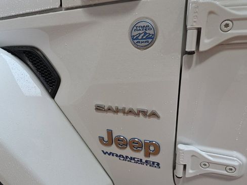 Used 2022 Jeep Wrangler Unlimited Sahara image 13