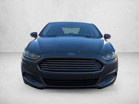 Used 2015 Ford Fusion SE image 2