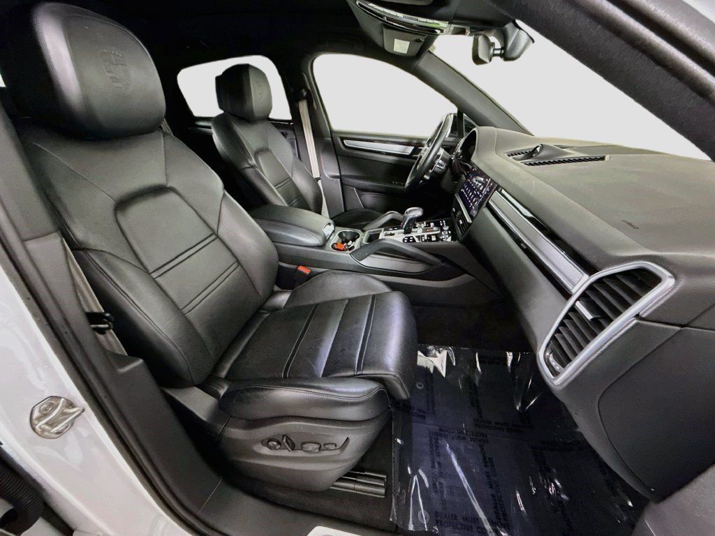 Used 2023 Porsche Cayenne Platinum Edition AWD/4WD image 28