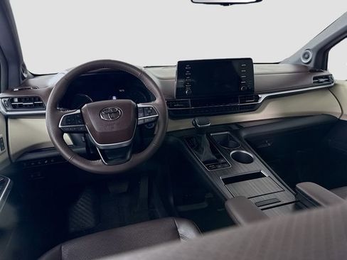 Certified 2023 Toyota Sienna Platinum image 24