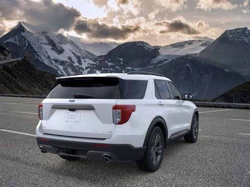 New 2024 Ford Explorer XLT w/ Equipment Group 202A image 8