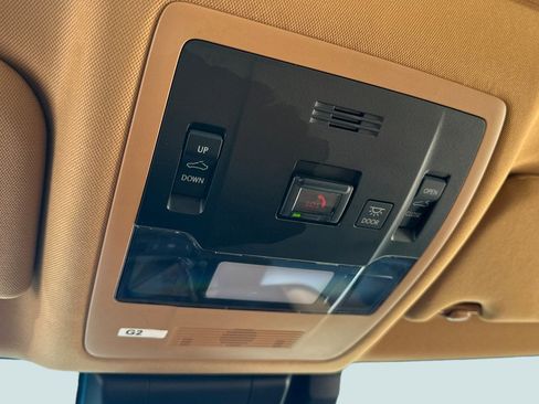 Used 2025 Lexus ES 300h w/ Premium Package image 36