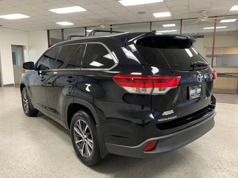 Used 2017 Toyota Highlander XLE AWD/4WD image 5