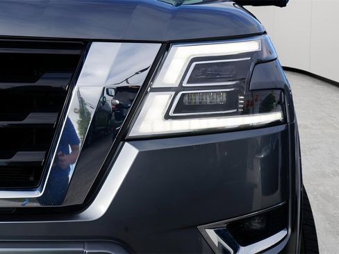 Used 2023 Nissan Armada SL w/ Captain's Chairs Package image 4