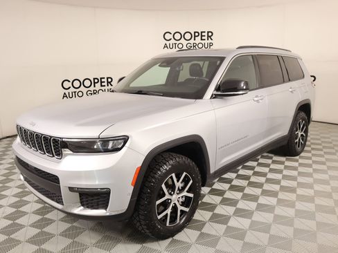 Used 2024 Jeep Grand Cherokee L Limited w/ Luxury Tech Group II image 11