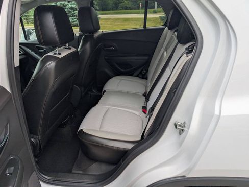 Used 2017 Chevrolet Trax LT w/ LT Convenience Package FWD image 14