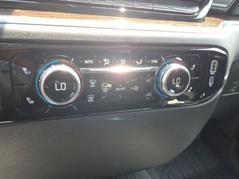 New 2025 GMC Sierra 2500 SLE w/ SLE Value Package; image 16