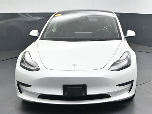 Used 2023 Tesla Model 3 Standard Range image 2