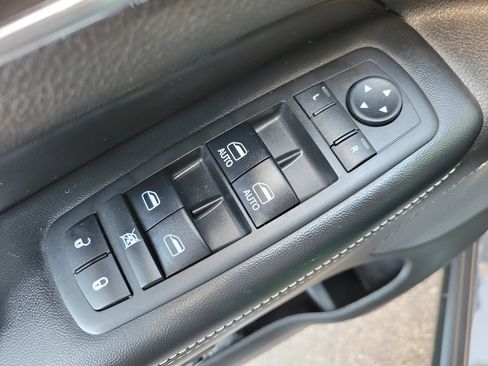 Used 2017 Jeep Grand Cherokee Limited image 17