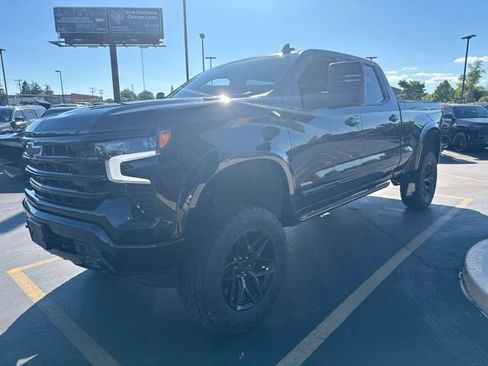 Used 2024 Chevrolet Silverado 1500 High Country w/ Technology Package AWD/4WD image 3