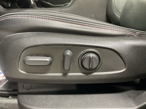 Used 2022 Chevrolet Traverse RS image 12