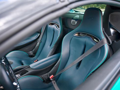 Used 2025 McLaren Artura Spider RWD image 2