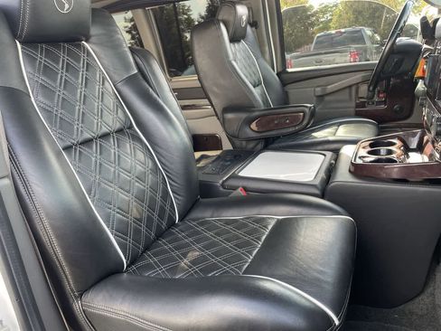 Used 2019 GMC Savana 2500 Extended w/ Enhanced Convenience Package image 14
