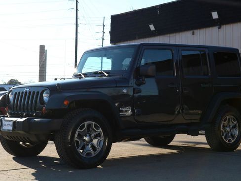 Used 2013 Jeep Wrangler Unlimited Sport image 15