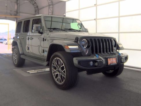 Used 2022 Jeep Wrangler Unlimited Sahara AWD/4WD image 3