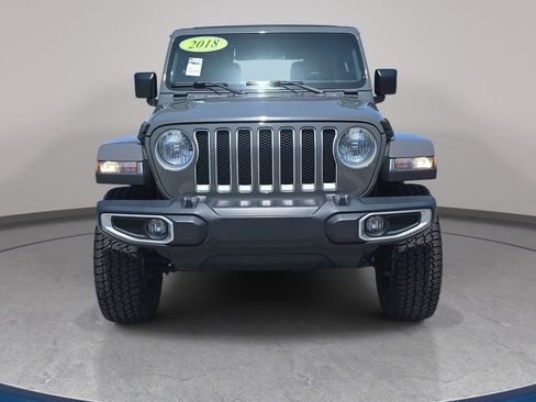 Used 2018 Jeep Wrangler Unlimited Sahara AWD/4WD image 3