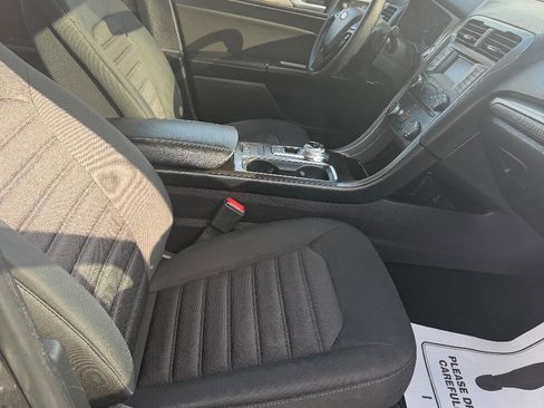 Used 2018 Ford Fusion SE image 29
