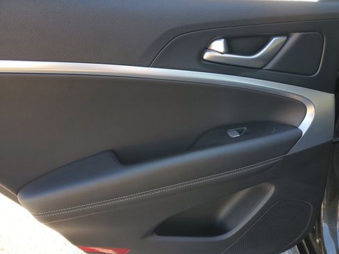 Used 2023 Genesis G70 2.0T image 12