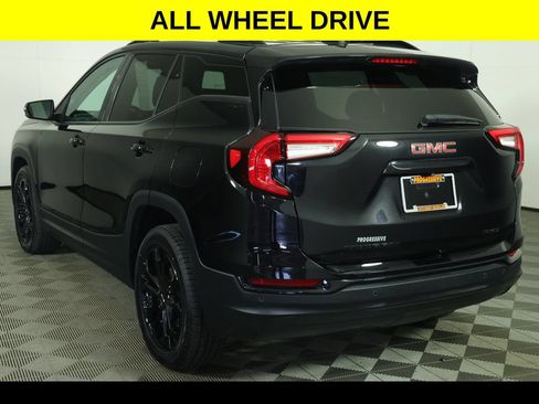 Used 2022 GMC Terrain SLT w/ Infotainment Package II AWD/4WD image 5