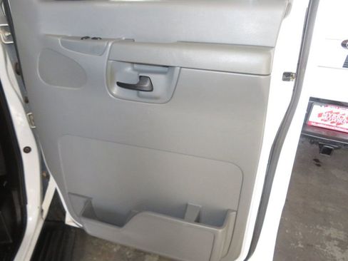 Used 2003 Ford E-350 and Econoline 350 Super Duty Wagon image 24