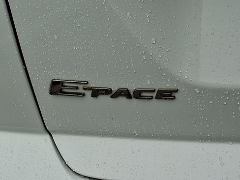 Used 2020 Jaguar E-PACE SE image 31