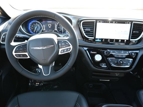 New 2026 Chrysler Pacifica Select AWD/4WD image 15
