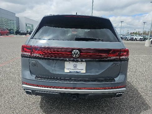 Used 2024 Volkswagen Atlas Peak Edition SEL AWD/4WD image 5