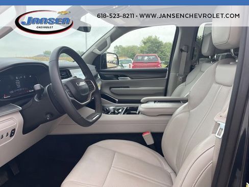 Used 2024 Jeep Wagoneer Series III w/ Premium Group I image 13