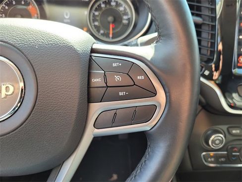 Certified 2019 Jeep Cherokee Limited image 28