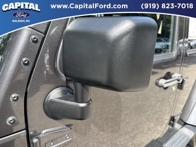 Used 2017 Jeep Wrangler Unlimited Sahara w/ Connectivity Group AWD/4WD image 12