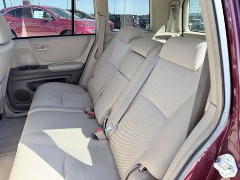 Used 2005 Toyota Highlander 4WD V6 w/ 3rd Row image 17