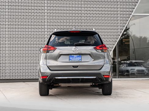 Used 2019 Nissan Rogue SV AWD/4WD image 23