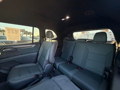 Used 2024 GMC Acadia AT4 w/ Luxury Package image 26