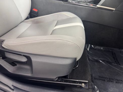 Used 2025 Toyota Camry SE w/ Convenience Package FWD image 34
