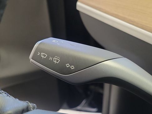Used 2025 Tesla Model Y Long Range RWD image 20