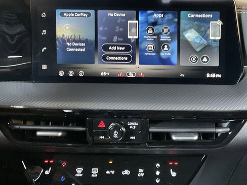 Used 2026 Nissan Kicks SR w/ Cold Weather Package image 18