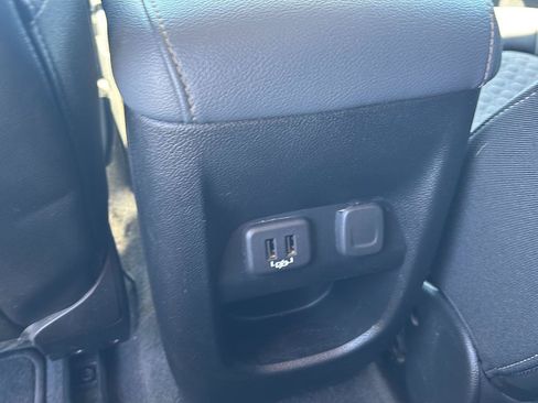 Used 2020 Chevrolet Colorado Z71 AWD/4WD image 14