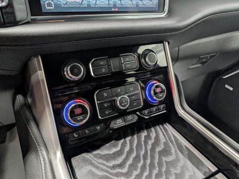 Used 2022 GMC Yukon Denali image 31