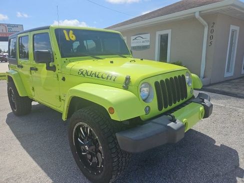 Used 2016 Jeep Wrangler Unlimited Sahara w/ Connectivity Group AWD/4WD image 3
