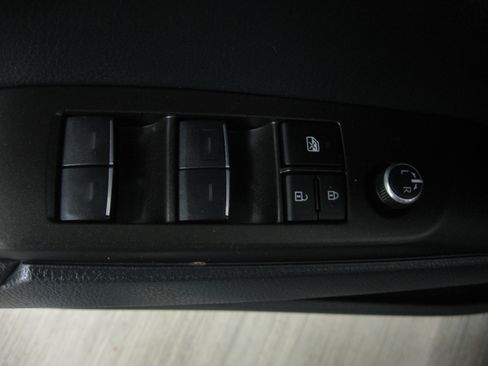 Used 2023 Toyota Camry XLE image 12