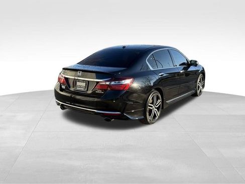 Used 2016 Honda Accord Touring image 7