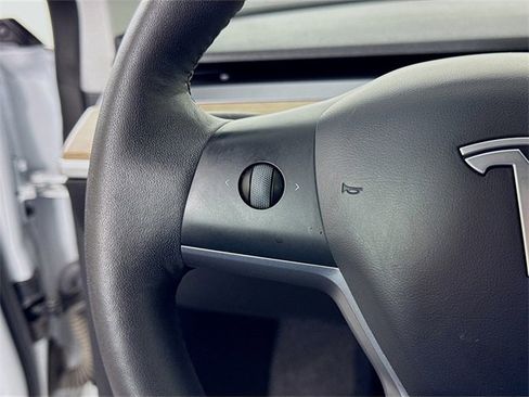 Used 2021 Tesla Model 3 Standard Range Plus image 14