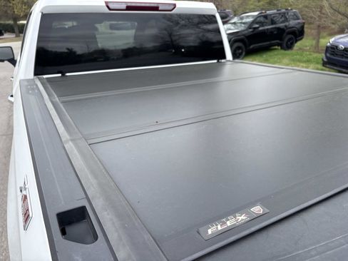 Used 2023 GMC Sierra 1500 SLT w/ X31 Off-Road Package image 32