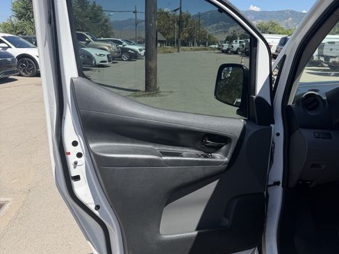 Used 2018 Nissan NV200 S FWD image 16