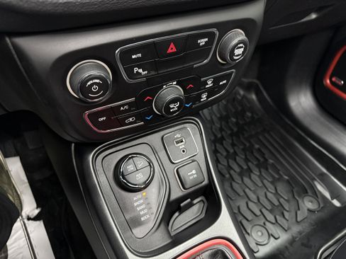 Used 2018 Jeep Compass Trailhawk w/ Leather Interior Group image 19