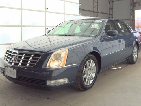 Used 2009 Cadillac DTS FWD image 3