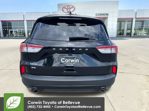 Used 2022 Ford Escape SE w/ SE Sport Appearance Package FWD image 4