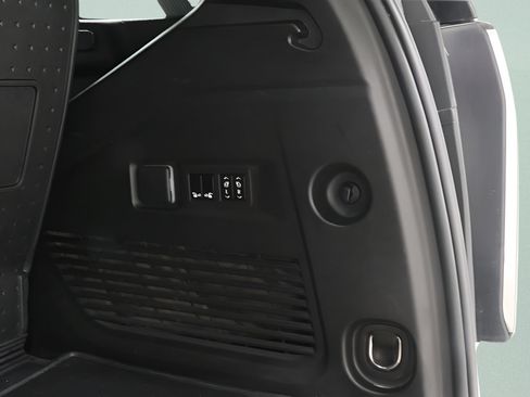 Used 2024 Chevrolet Tahoe RST w/ Sport Performance Package AWD/4WD image 32