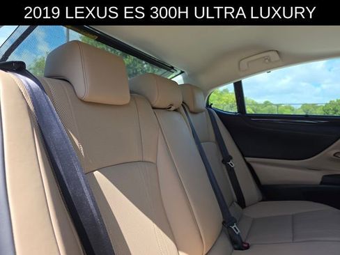 Used 2019 Lexus ES 300h Ultra Luxury w/ Accessory Package 2 FWD image 14