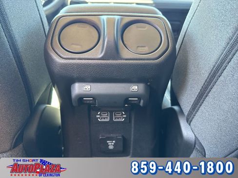 Used 2025 Jeep Wrangler Unlimited Sahara AWD/4WD image 33